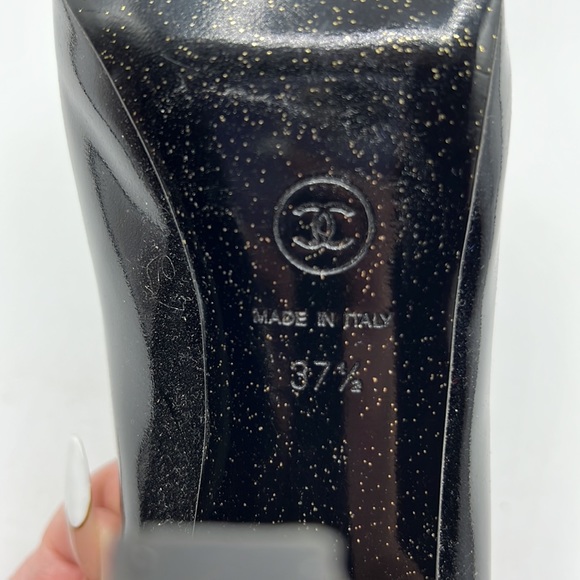 Authentic used Chanel heels size 37.5. I’m a size 6.5/7 and fits me perfectly. - Picture 6 of 8